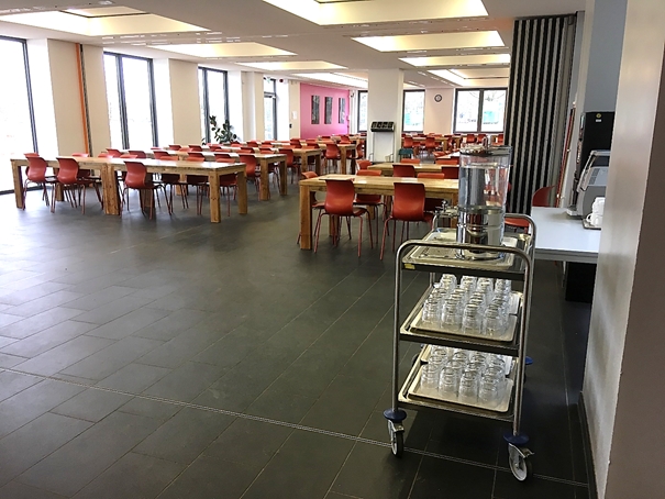 die Mensa bietet viel Raum